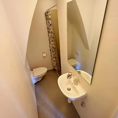 1 Bedroom In With Free Parking Апартаменты *